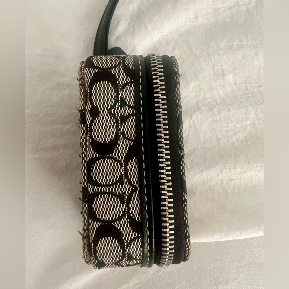 👑✅PRICE FIRM✅ Coach  Black and Gray Monogram Mini Pill Box Case. - Picture 7 of 14